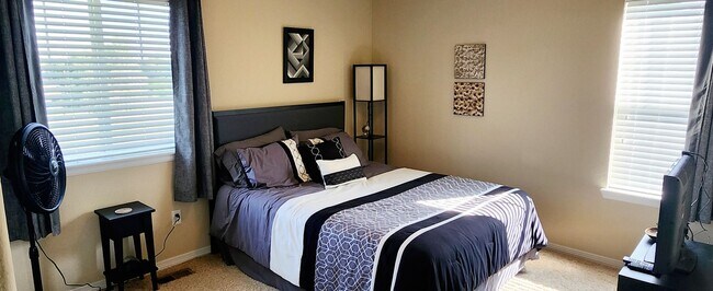 Foto del edificio - SHort Term/Furnished single family home in...