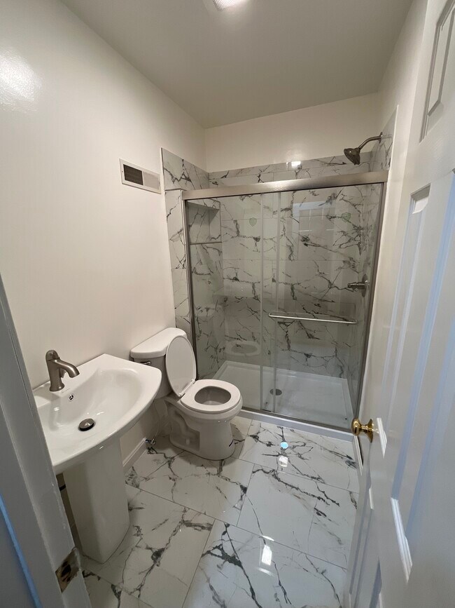 Foto del edificio - 185 June St