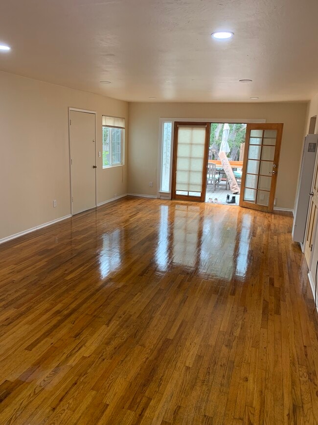 Building Photo - 947 Casanova Ave