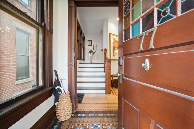 Foto del edificio - 77 W 2nd Ave