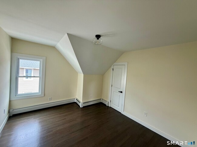 Building Photo - 449 Stanley St