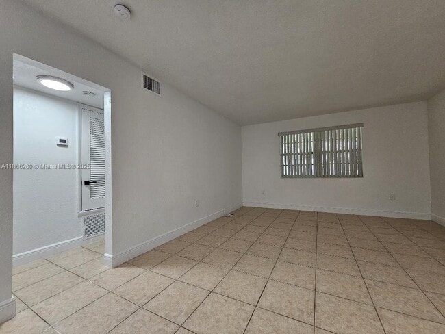 Building Photo - 17255 SW 95th Ave
