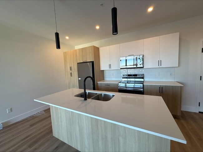 Building Photo - 1035 Melanson Rd