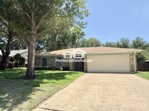 Building Photo - 2119 Pecos Dr