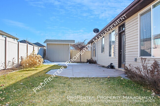 Building Photo - Spacious 3 Bed, 2 Bath Foxboro North Home