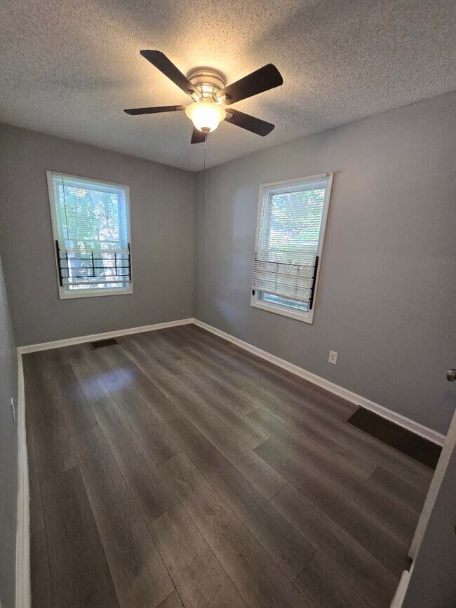 Foto del edificio - 310 N Oakley Ave