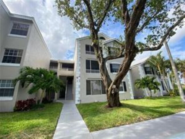 Foto del edificio - 2841 N Oakland Forest Dr