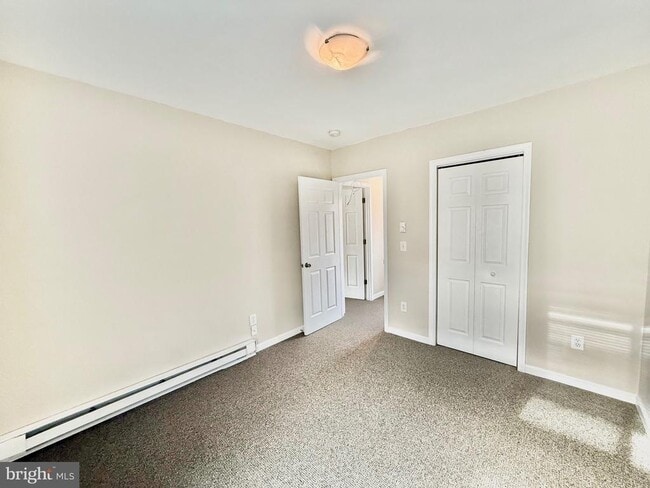 Building Photo - 720 W Glebe Rd