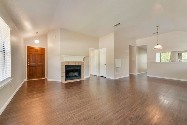 Photo - 208 E Denton Drive Townhome