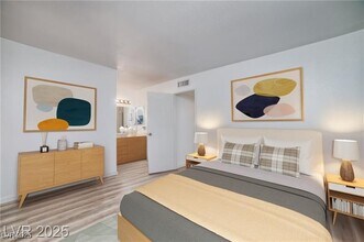 Building Photo - 4614 S Grand Dr