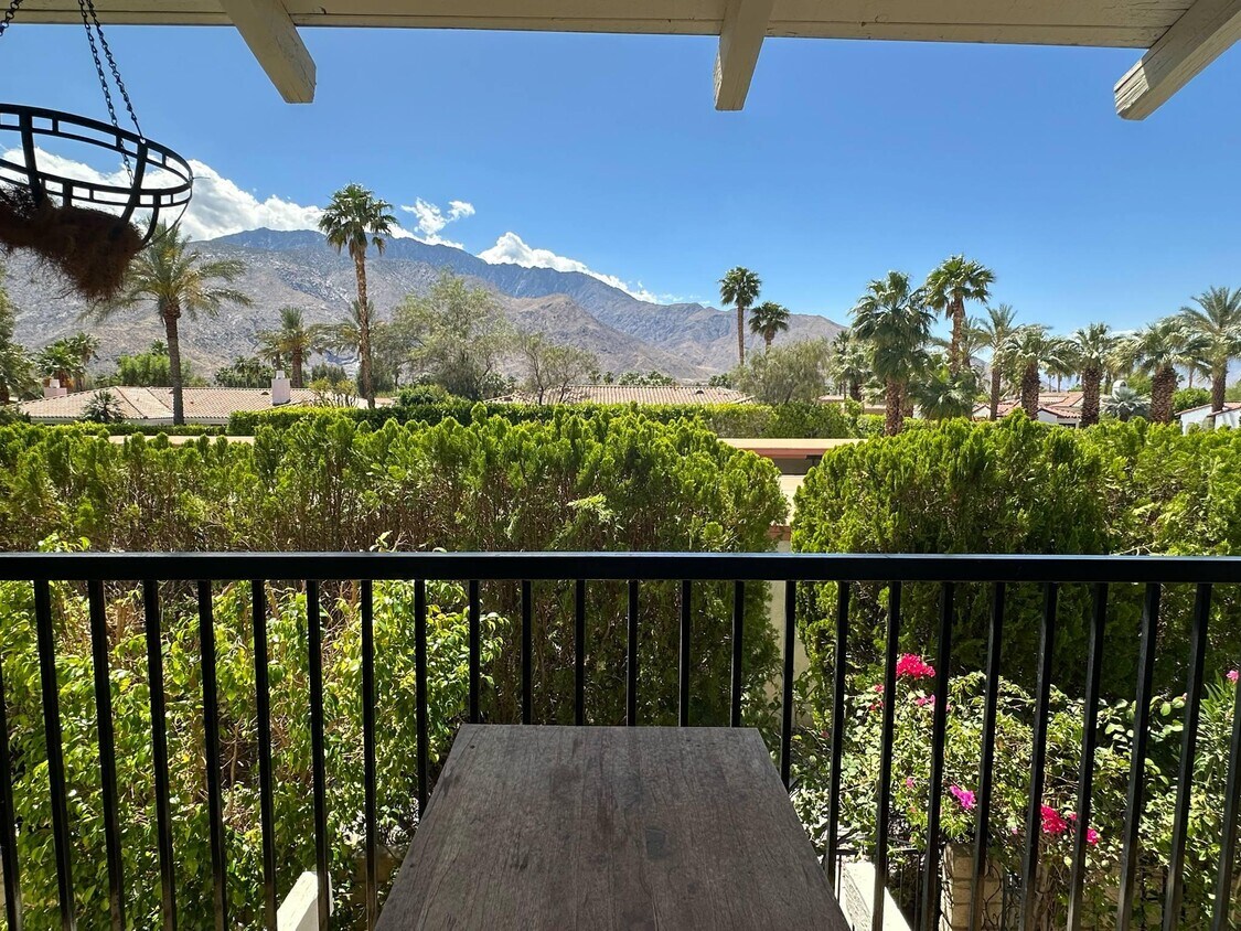 Primary Photo - 1407 N Sunrise Way