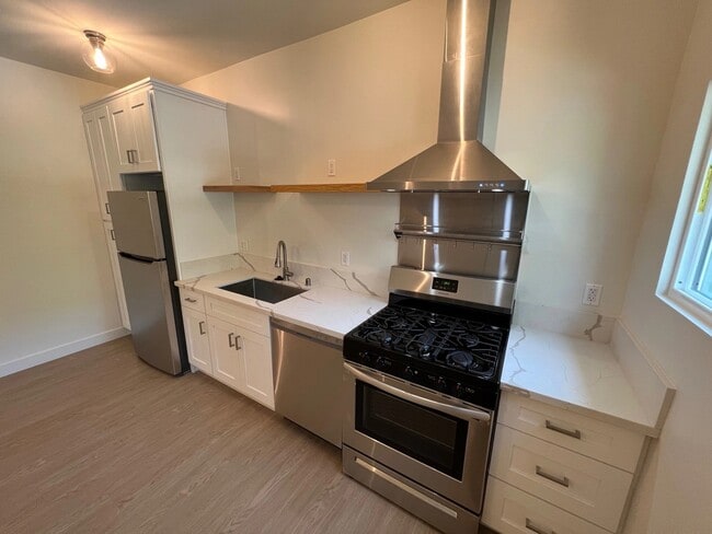 Building Photo - 133 N Reno St