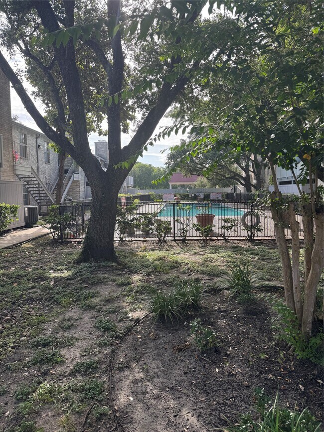 Foto del edificio - 10821 Braes Bend Dr