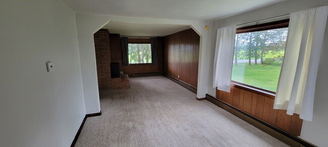 Building Photo - 2093 Creek Rd