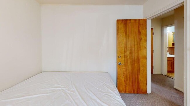 Building Photo - 839 Tappan Ave