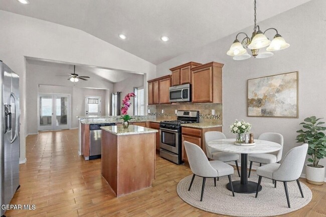 Building Photo - 7433 Dewberry Dr