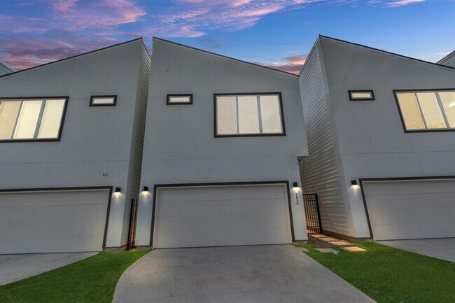 Foto del edificio - 5810 Burt St