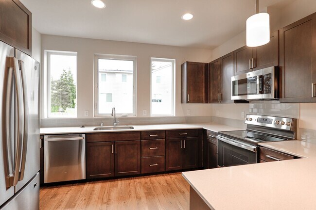 Building Photo - NEWER AIR-CONDITIONED 3 Primary Bedroom To...
