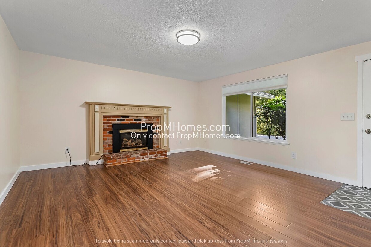 Cozy Three Bedroom Home in SW Portland! - Cozy Three Bedroom Home in SW Portland!