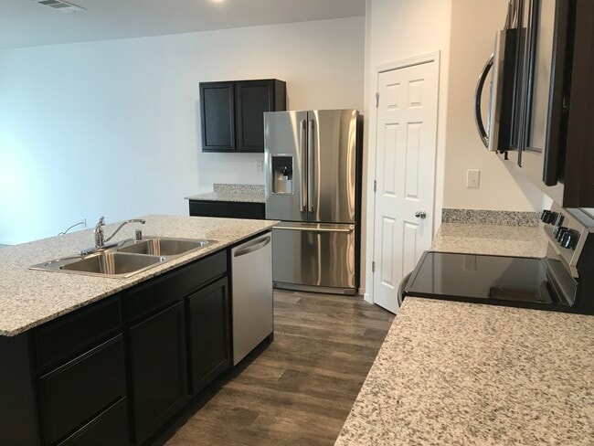 Kitchen Appliances - 9870 Coastal Fog Dr