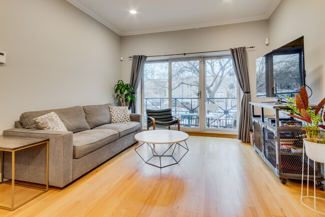 Building Photo - 2029 W Saint Paul Ave