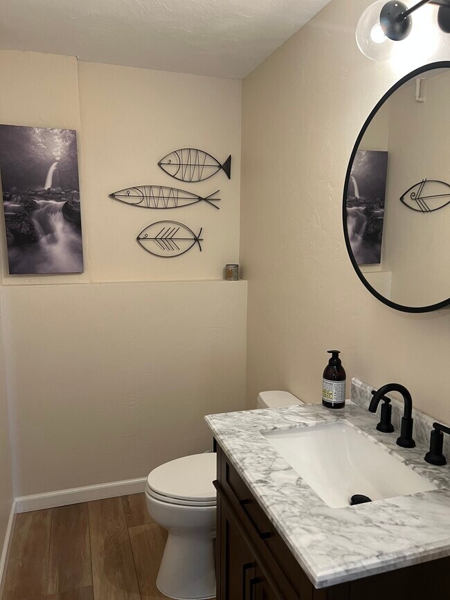 Building Photo - 34 Larchwood Ln