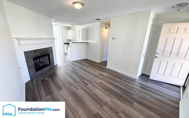 Foto del edificio - 7795 Fallstone Rd