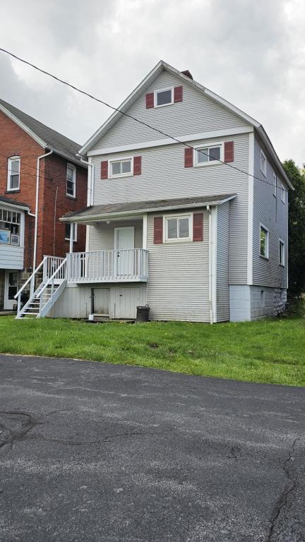 Building Photo - 126 W Scribner Ave