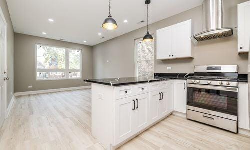 Primary Photo - 2 bedroom in Chicago IL 60624