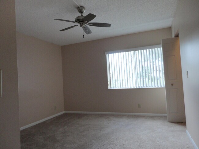 Building Photo - 215 Pine HOV Cir