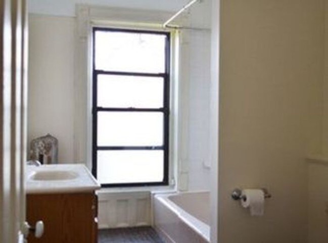 Building Photo - 199 Saint Johns Pl