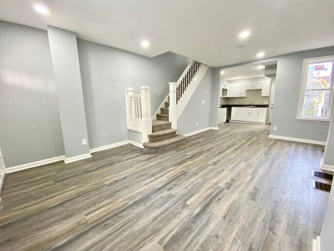 Building Photo - 3 Bedroom Home Available Now