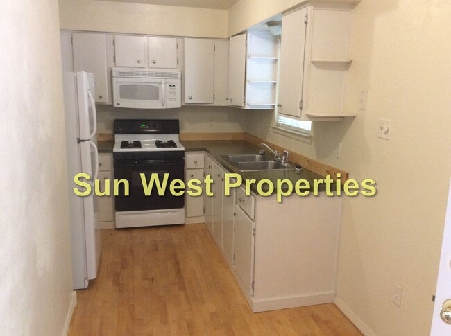 Building Photo - 2 Bed, 1 Bath, Duplex In Aztec