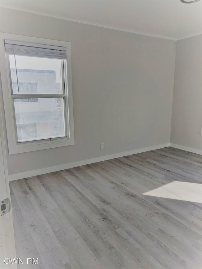 Building Photo - 566-570 San Bruno Ave E