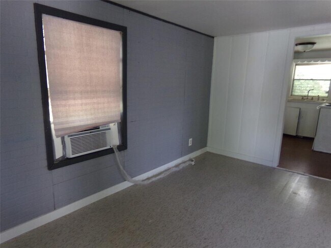 Building Photo - 1901 N Avenue G