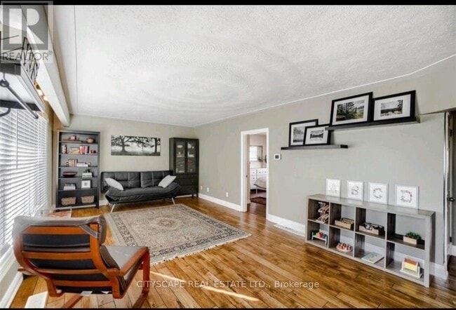 Building Photo - 202 E 44th St