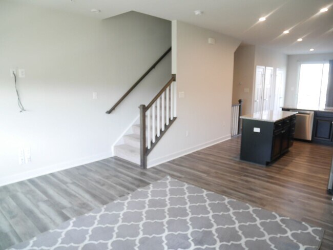 Foto del edificio - Stunning Luxury 3-Bedroom Townhouse for Re...