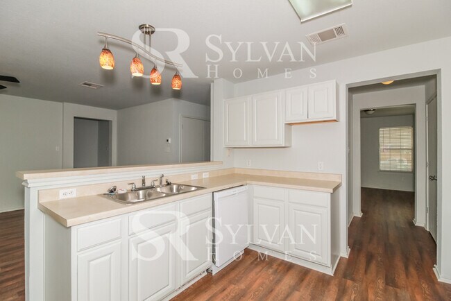 Foto del edificio - Prepare to fall in love with this 3 bedroom, 2 bathroom home