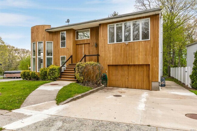 Building Photo - 175 Iceland Dr