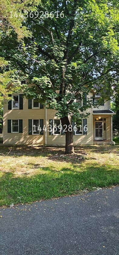 Primary Photo - 10813 Railroad Ave