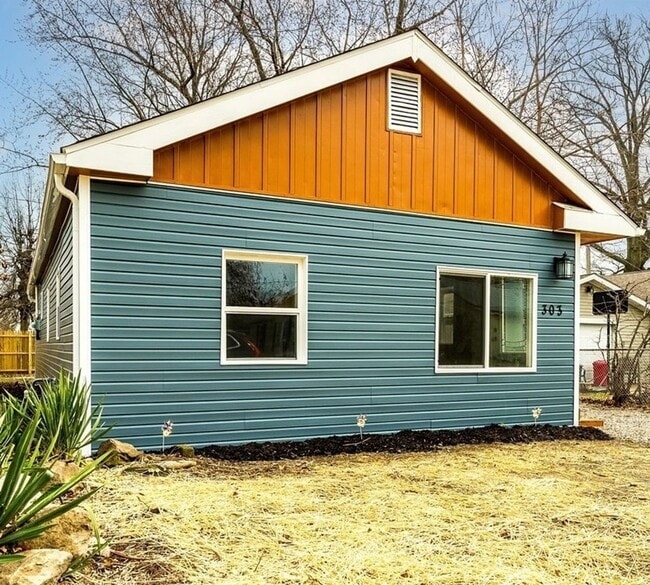 Building Photo - Charming 3-Bedroom Retreat Near Showse Par...