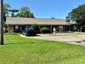 Building Photo - 1855 N Tallowood Dr