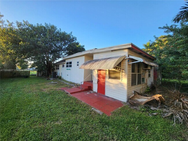 Building Photo - 4616 SW 33rd Ave
