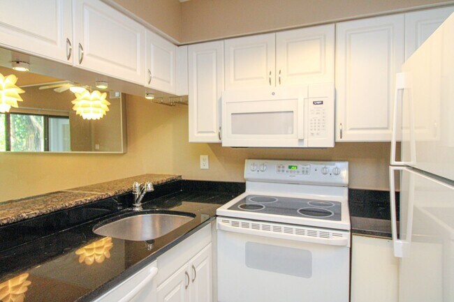 Building Photo - ***2BED/2BATH***WORLD TENNIS CLUB ***1ST F...