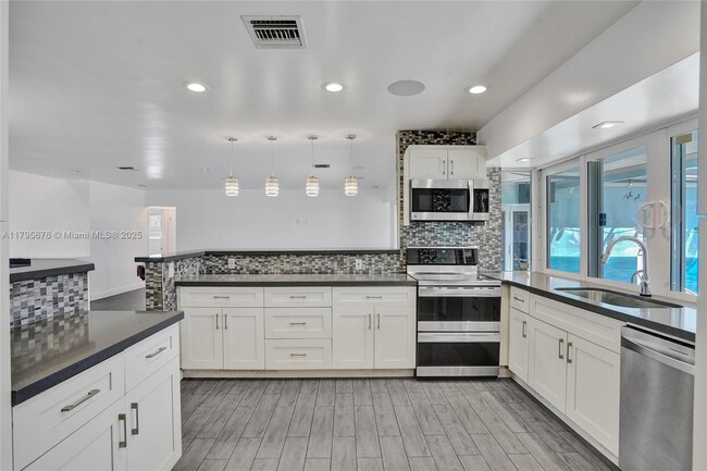 Foto del edificio - 9240 SW 54th St