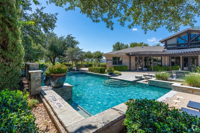 Building Photo - Lakeside 121 Apartments