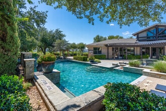 Building Photo - Lakeside 121 Apartments