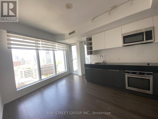 Building Photo - 68 Shuter St