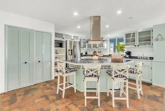 Building Photo - 37 Blue Water Dr