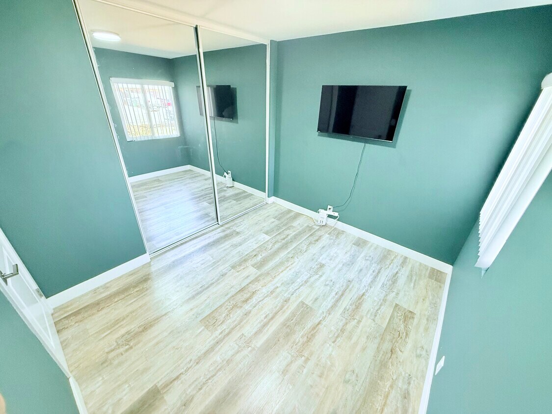 ¡1 de 2 habitaciones para elegir! Espacio limpio y privado de 9,5 m² con TV y FireStick incluidos. *Wifi* - 1317 Magnolia Ave